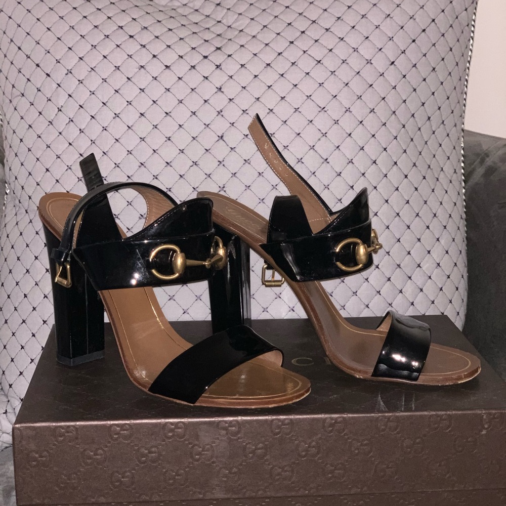 Gucci Black Patent Leather Block-Heel Sandals with Gold Hardware - Picture 3 of 10